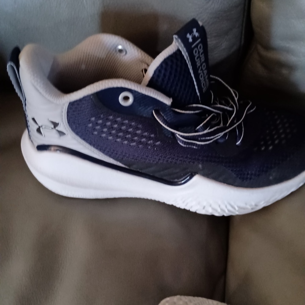 Under Armour women Navy Athletic Shoes